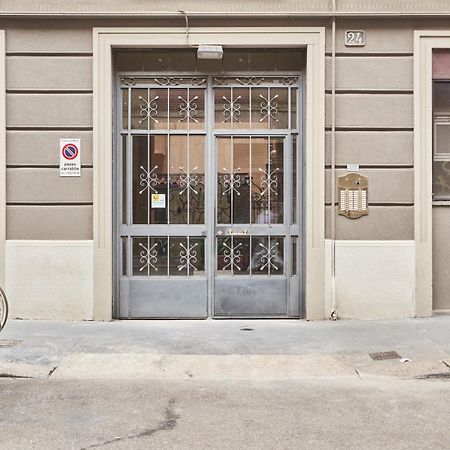 Elegante Appartamento Minimal Dai Tocchi Botanici Milan Exterior photo