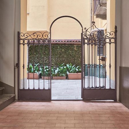 Elegante Appartamento Minimal Dai Tocchi Botanici Milan Exterior photo