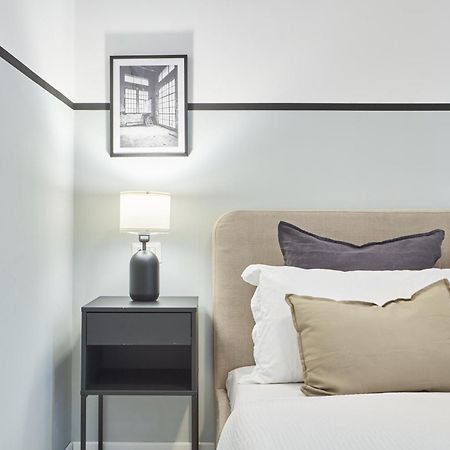 Elegante Appartamento Minimal Dai Tocchi Botanici Milan Exterior photo