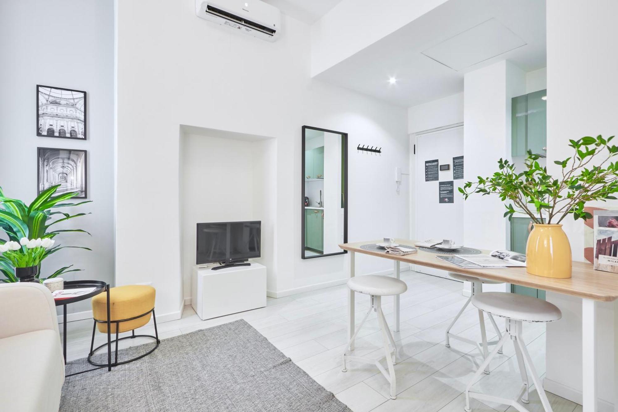 Elegante Appartamento Minimal Dai Tocchi Botanici Milan Exterior photo
